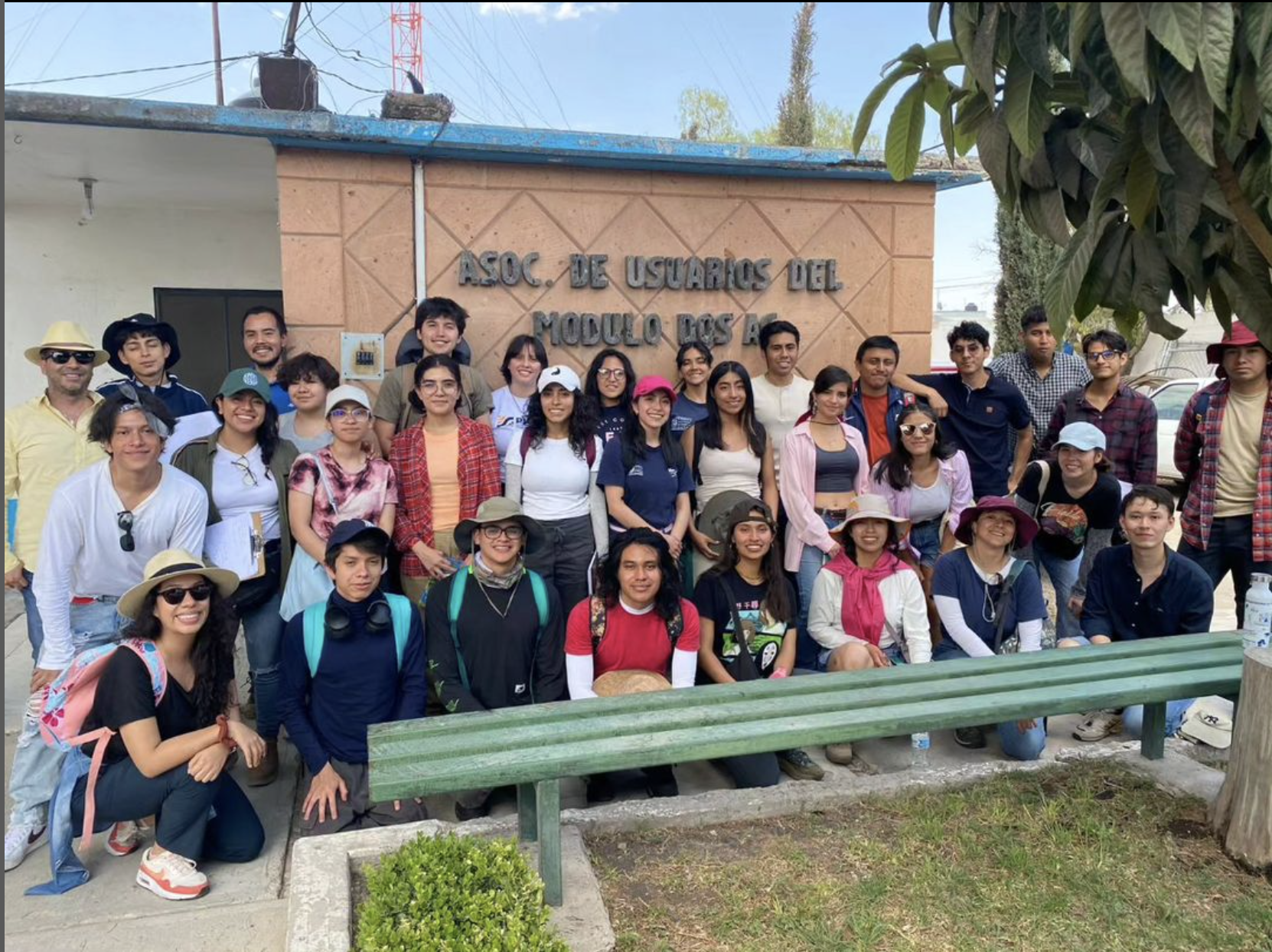 Fotografía del grupo tomada en el COTAS
